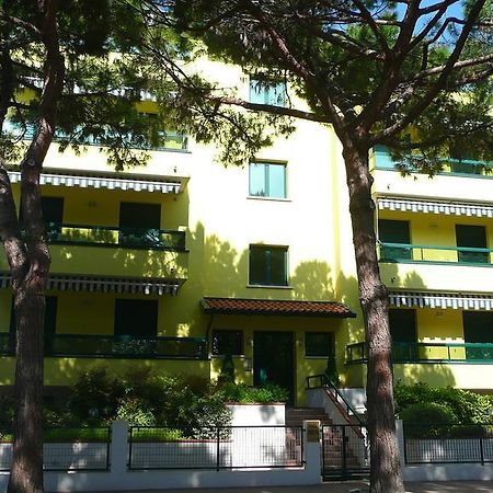Residence Pineta - Agenzia Cocal Каорле Екстер'єр фото
